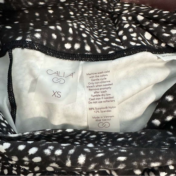 Calia high rise 7/8 Black and White Patterned Leggings - Picture 4 of 6